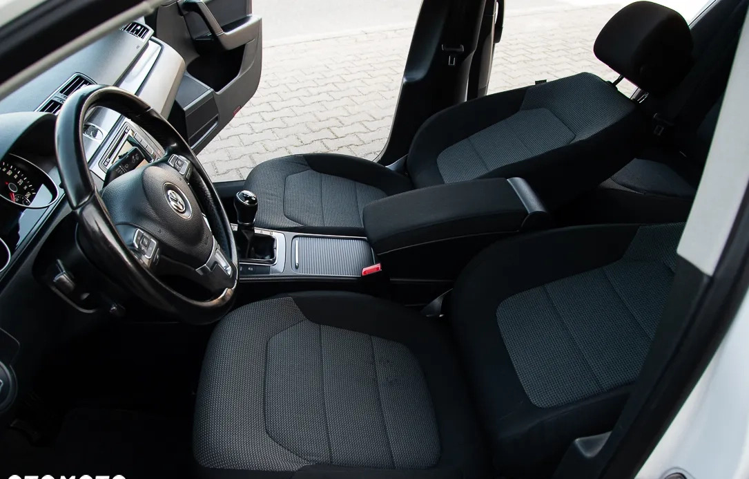 Volkswagen Passat cena 41900 przebieg: 225000, rok produkcji 2013 z Wyszków małe 742